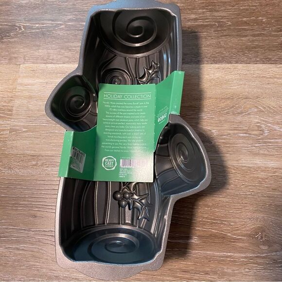 Nordic Ware Buche De Noel Yule Log Christmas baking Pan bakeware 9 cups NEW - Picture 3 of 10